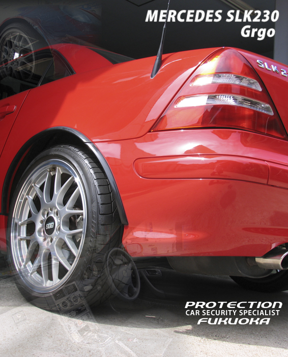 MERCEDES SLK230 �I�[�v���^�C�v�ł���J���[���l�ڂ������܂��B��������ƃZ�L�����e�B���C���X�g�[���v���܂����B